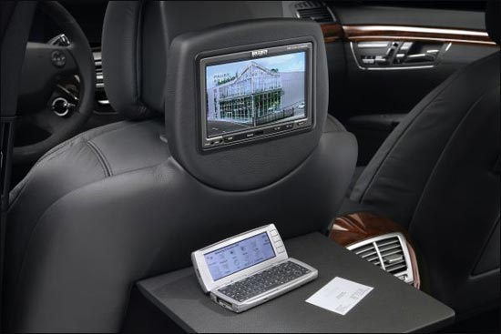 BRABUS Mercedes SV 12 S Biturbo >
</div>

<div align=center>
<b><i>BRABUS Mercedes SV 12 S Biturbo</i></b>
</div><p>
<div align=center>
<!-- 01geneva_020.jpg -->
<img src=http://www.3dnews.ru/_imgdata/img/2006/08/27/24992.jpg width=550 height=367 alt=