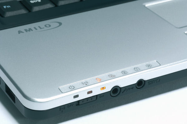 Fujitsu-Siemens AMILO Pi-1505 � ��� 2 ������ USB