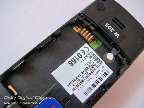 Тыльная сторона Motorola W 205