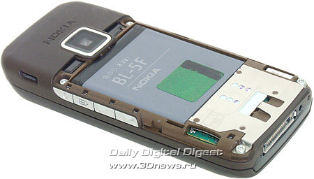 Nokia E65. Вид сзади со снятой крышкой аккумуляторного отсека