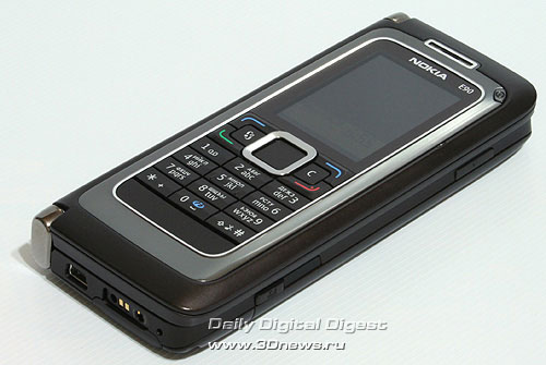 Nokia E90. Вид Спереди