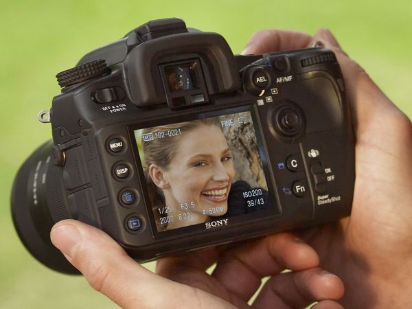 DSLR-A700