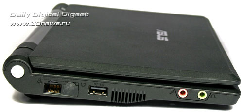 ASUS Eee PC 701 at the left