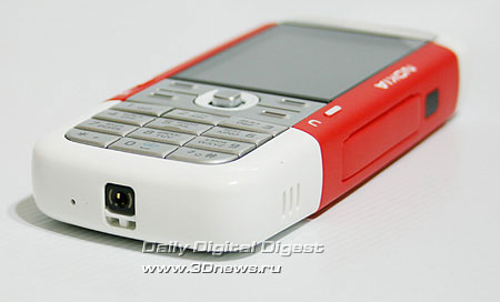 Nokia 5700. Вид снизу