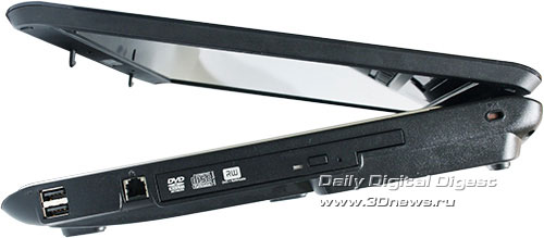 Toshiba Satellite P200-14o. Вид справа