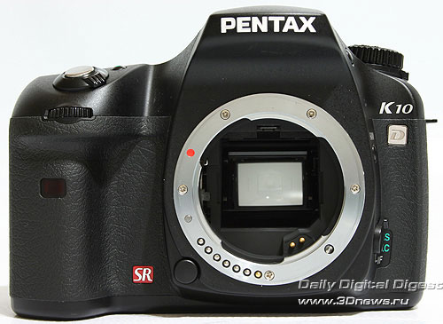 Pentax K10D. Вид спереди
