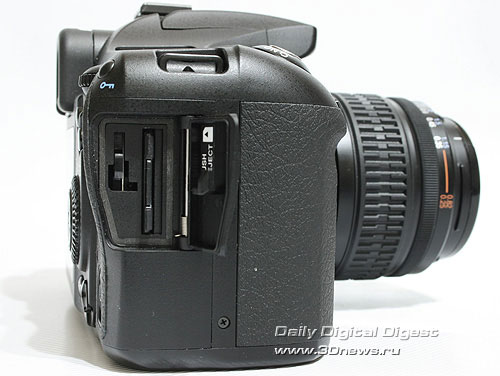Pentax K10D. Вид справа