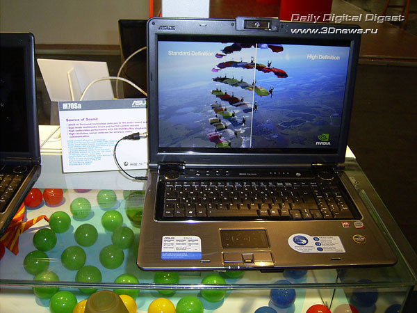 CeBIT 2008: пестрый парад ноутбуков ASUS для работы и медиа