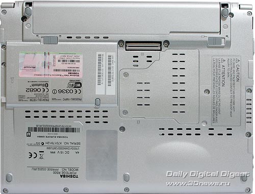 Toshiba Portege R500. Вид снизу.