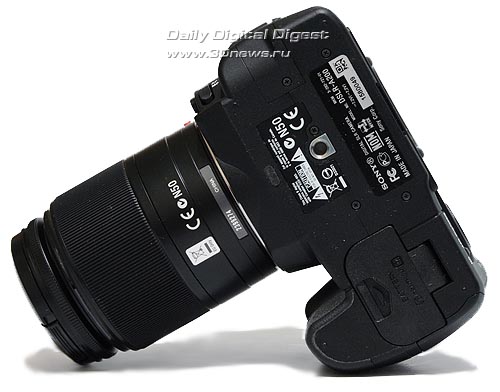 Sony DSLR-A200. Вид снизу.