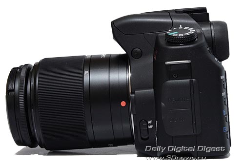 Sony DSLR-A200. Вид слева.