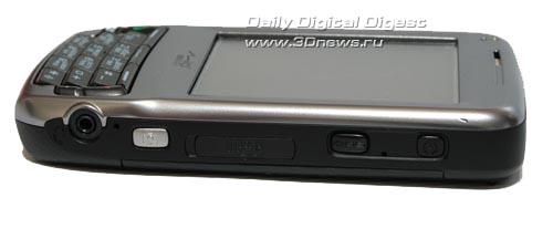Mio DigiWalker A702. Вид справа.