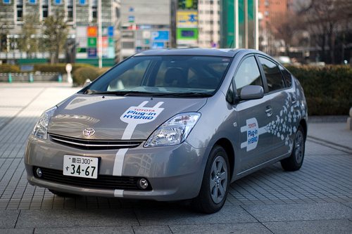 Гибридный автомобиль от Toyota