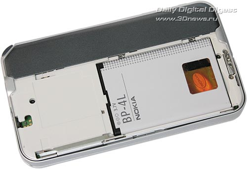 Nokia N810. Вид сзади со снятой крышкой