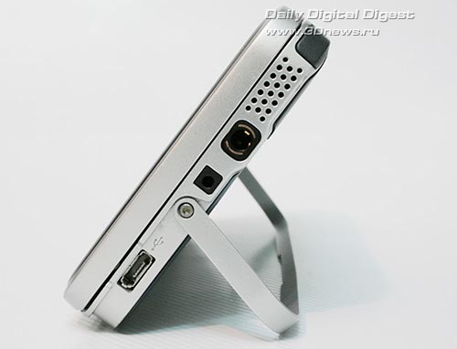 Nokia N810. Вид справа