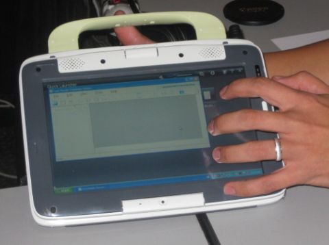 IDF SF 2008: Classmate PC превратился в планшет с сенсорным дисплеем