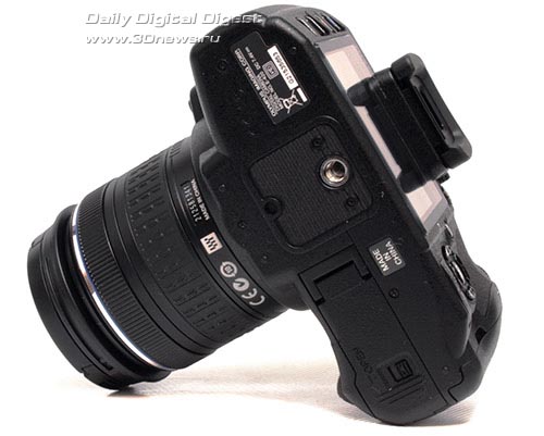 Olympus E-420. Вид снизу