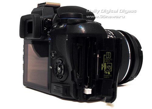 Olympus E-420. Отсек установки карт памяти