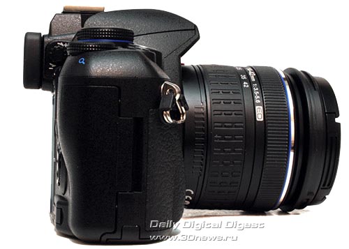 Olympus E-420. Вид справа