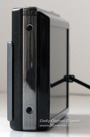 Sony Cyber-shot DSC-T300, вид слева