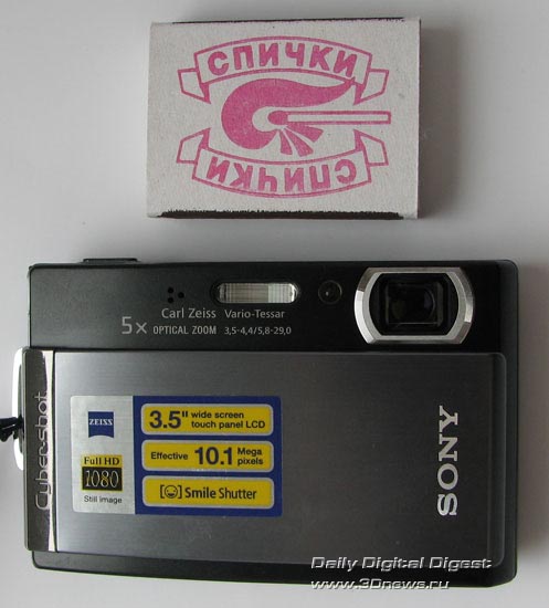 Sony Cyber-shot DSC-T300, сравнение размеров с коробком спичек