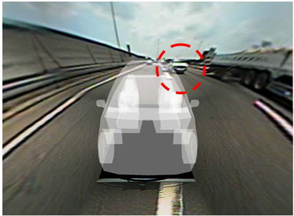 система Fujitsu показывает обгоняющую машину и положение автомобиля относительно разметки