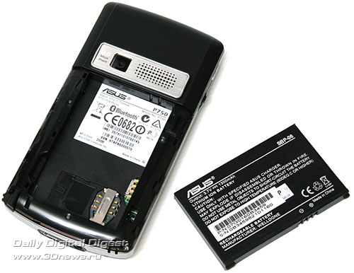 ASUS P750. Вид сзади со снятой крышкой