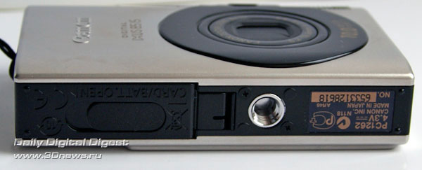 Canon IXUS 85 IS, вид снизу
