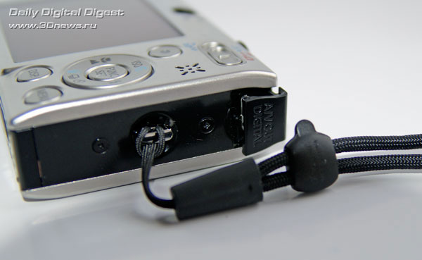 Canon IXUS 85 IS, ушко для крепления ремня и отсек с интерфейсами