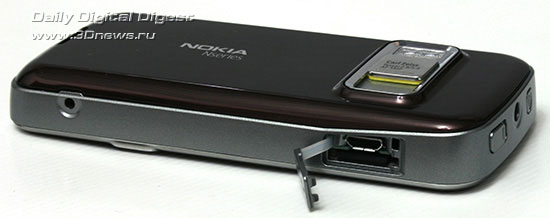 Nokia N79. Вид слева