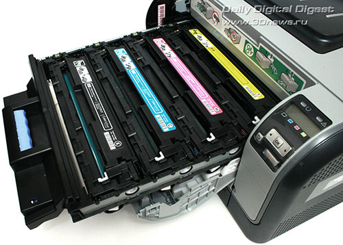 HP Color LaserJet CP1515n. Лоток с картриджами