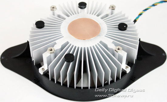 Фотография системы охлажедния Sapphire Radeon HD 4730. Вид снизу