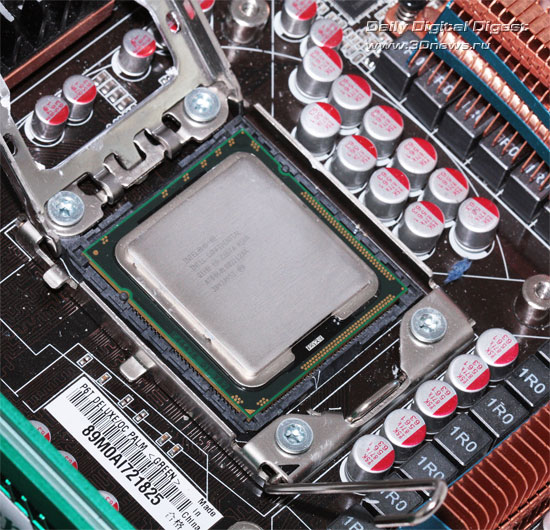 Процессор Core i7 950 установлен в ASUS P6T Deluxe