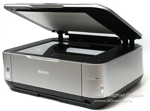 Canon PIXMA MP640. Вид общий. Открыта и приподнята крышка сканера