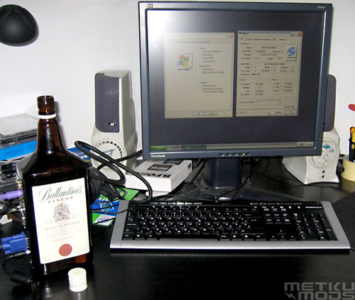 компьютер в бутылке