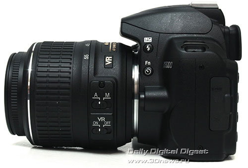 Nikon D3000. Вид слева