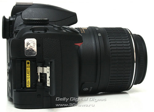 Nikon D3000. Вид справа