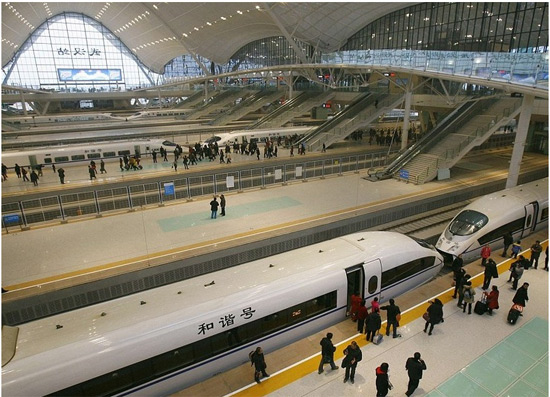 Китайский поезд-пуля: 1068 км пути за 3 часа. Фото: Reuters