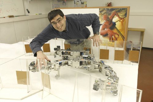 Амир Шапиро (Amir Shapiro) и робот-паук