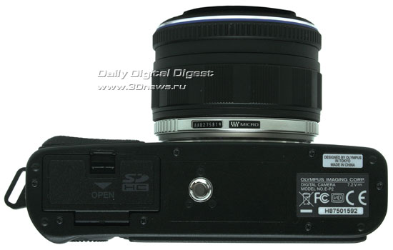 Olympus Pen E-P2. Вид снизу