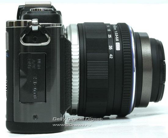 Olympus Pen E-P2. Вид справа