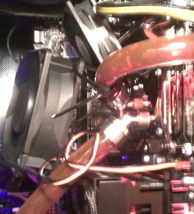 Core i7-980X система водяного охлаждения