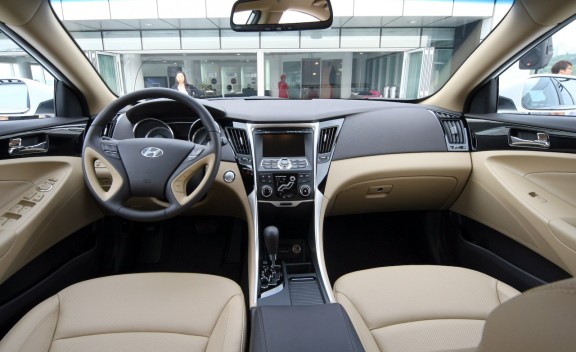 2011 Hyundai Sonata Hybrid interior