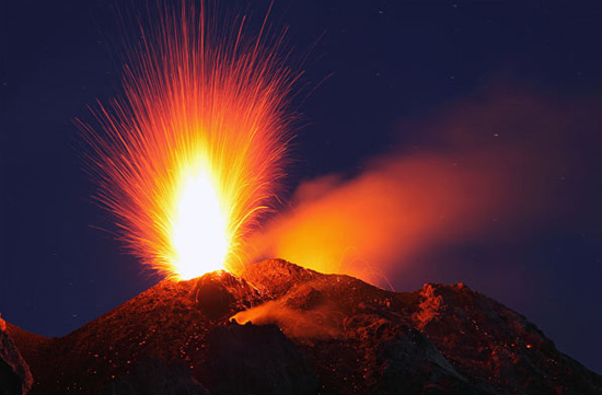 Фото недели: извержения вулканов в объективе фотокамеры