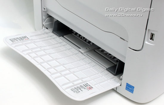 OKI MC160n. Основной лоток для бумаги