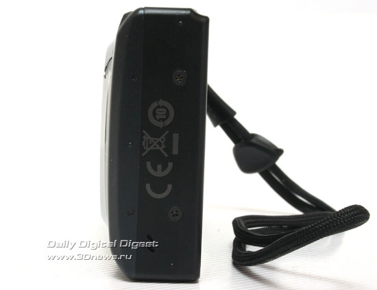 Canon IXUS 210. Вид слева