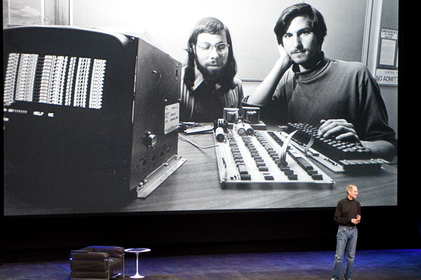 Steve_Jobs_Onstage_with_Young_Steve_Jobs.jpg
