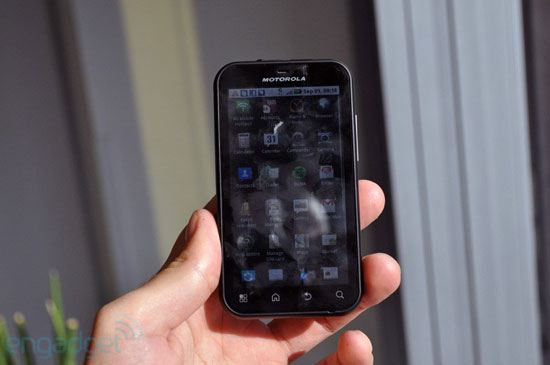 Android смартфон Motorola DEFY с пыле/влагозащитой по IP67. Motorola DEFY 2 Android смартфон Motorola DEFY с пыле/влагозащитой по IP67.