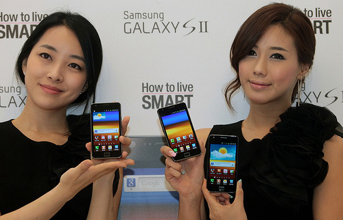 Samsung takes 200K Galaxy S 2 1 Samsung Galaxy S II популярнее iPhone. В Корее.