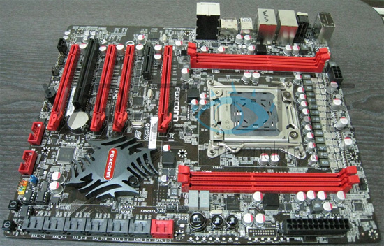 Фотографии переработанной платы Foxconn Quantum Force на Intel X79